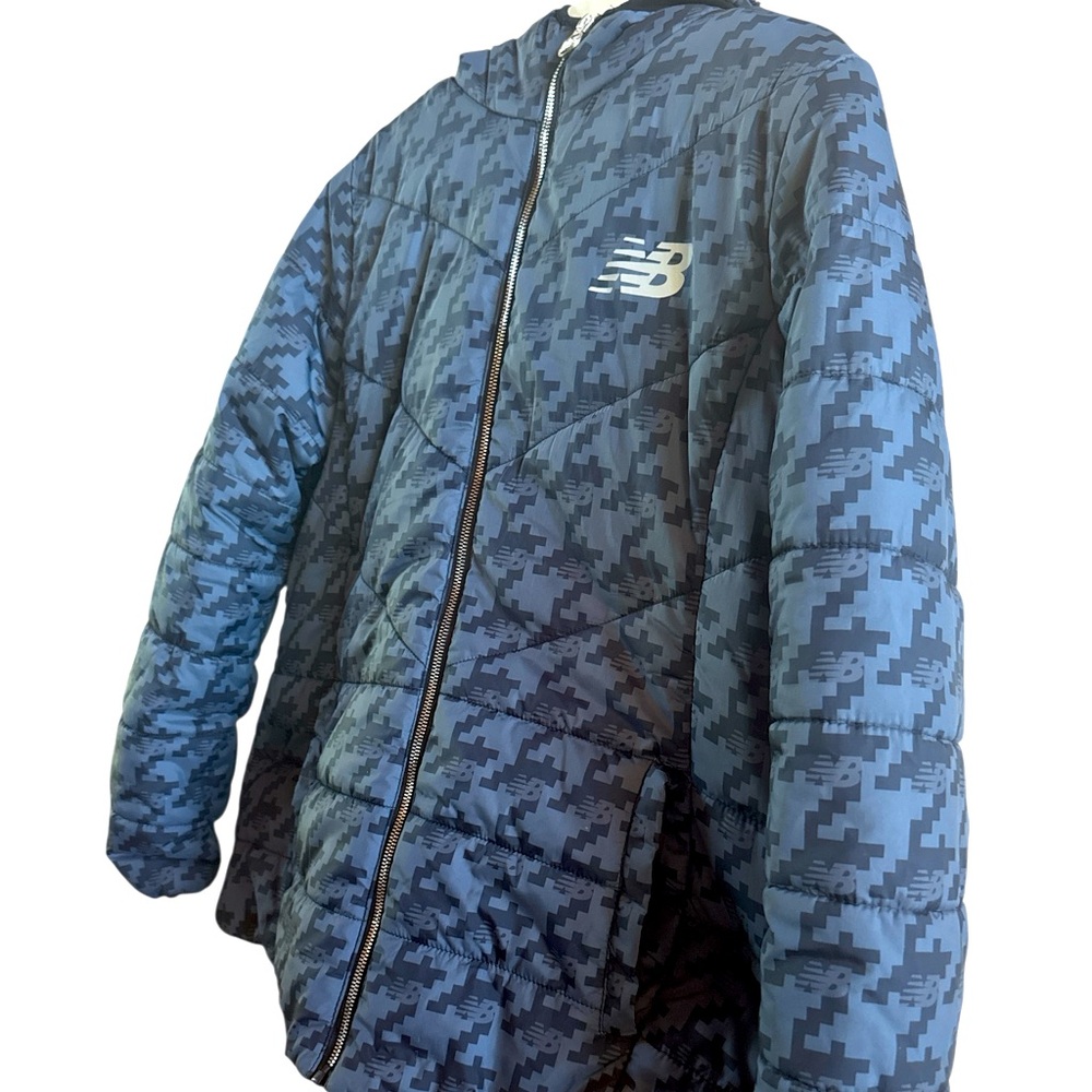 New Balance NB Women’s Puffer Hooded Jacket Size XL Blue and Black Camo Jacket - Picture 2 of 10